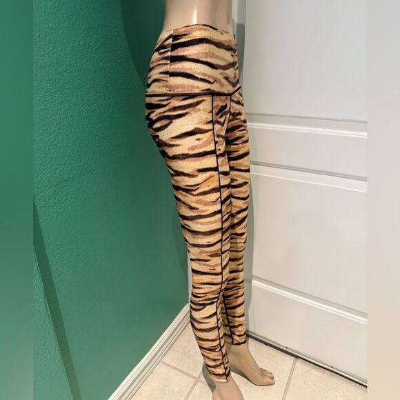 Women's Tiger Stripe Leggings - Picture 5 of 9